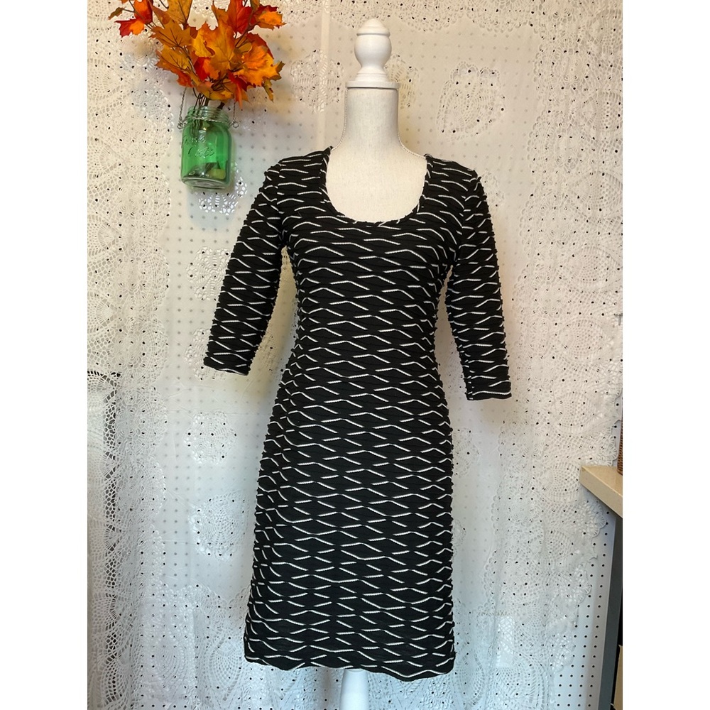 Lennie for Nina Leonard Size Small Bodycon Sweater Dress EUC geometric SALE❗️